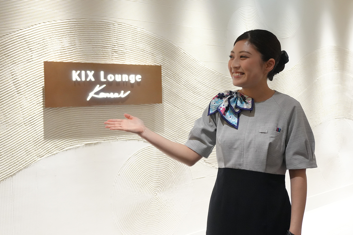 実際に制服を着用したスタッフの写真