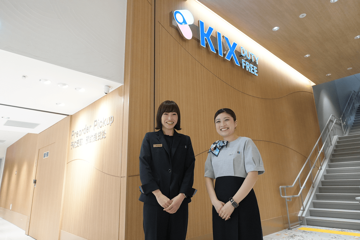 実際に制服を着用したスタッフの写真