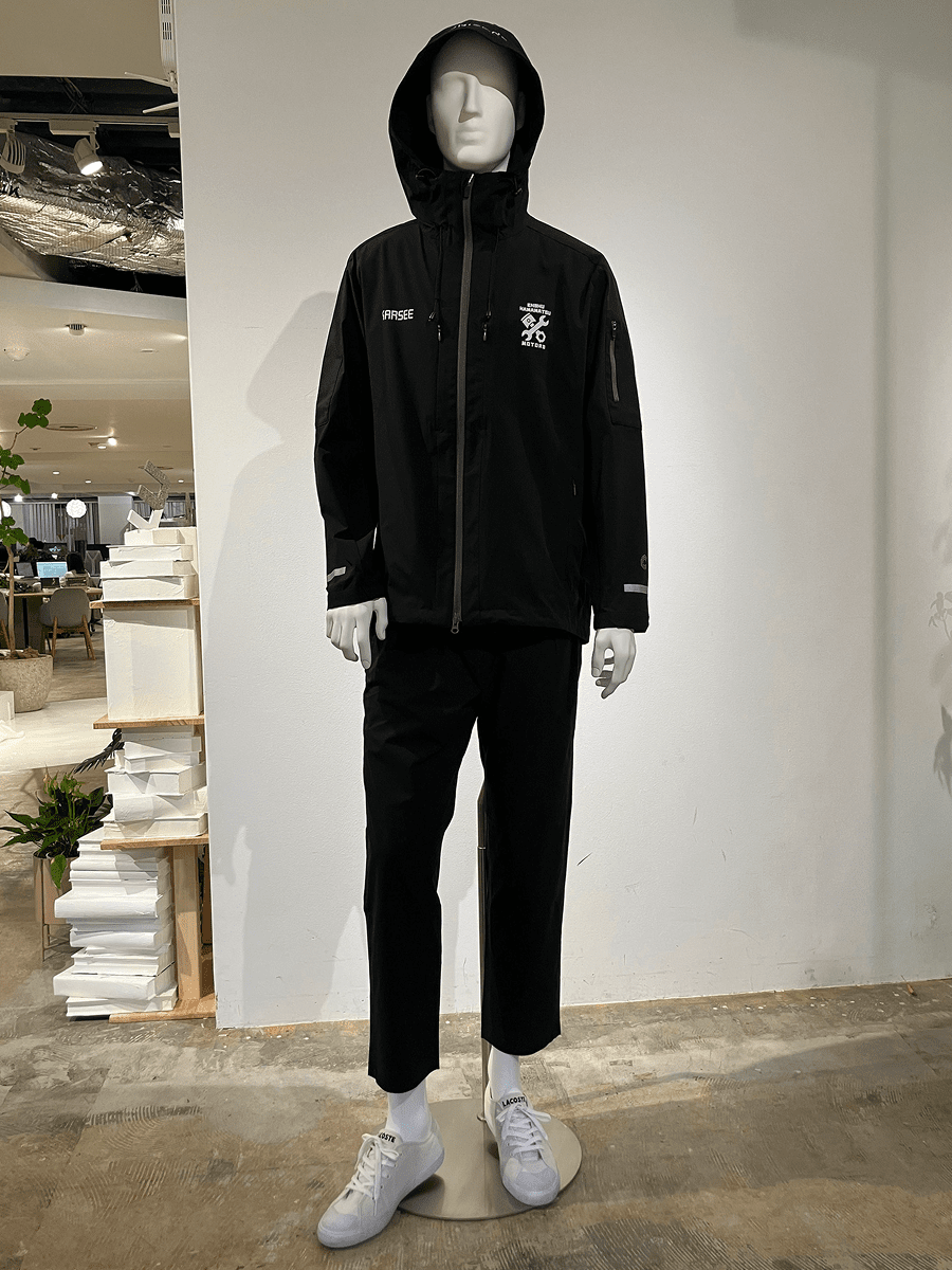 実際に制服を着用したマネキンの写真