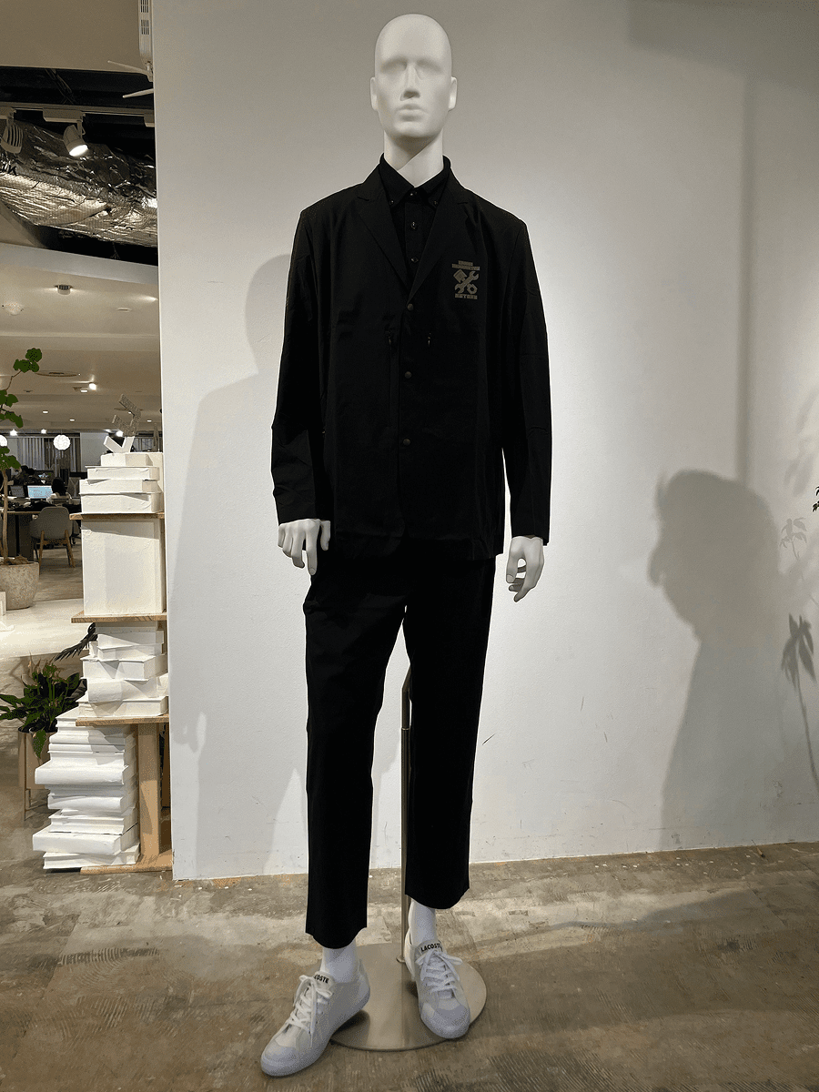 実際に制服を着用したマネキンの写真