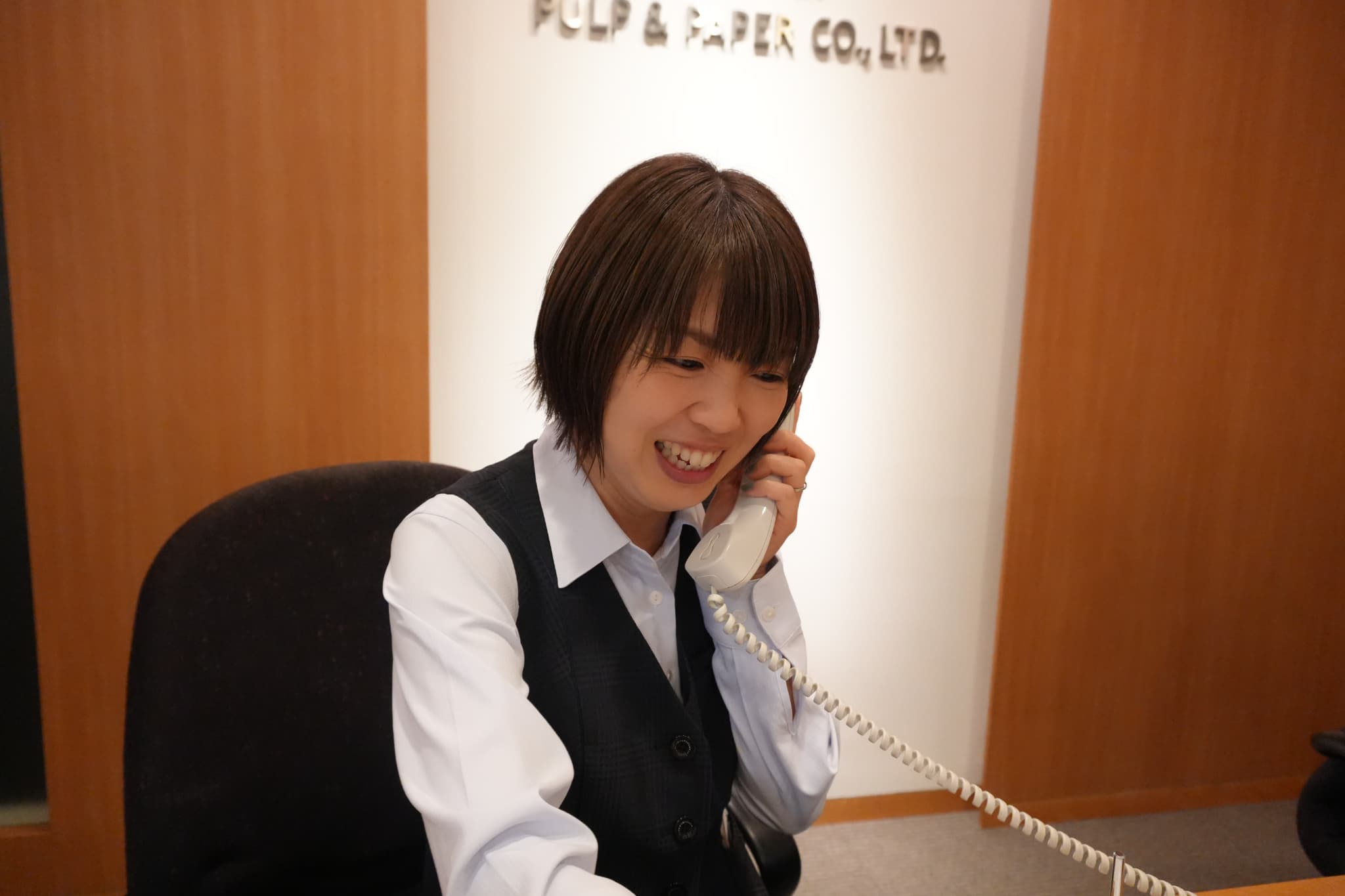 実際に制服を着用したスタッフの写真
