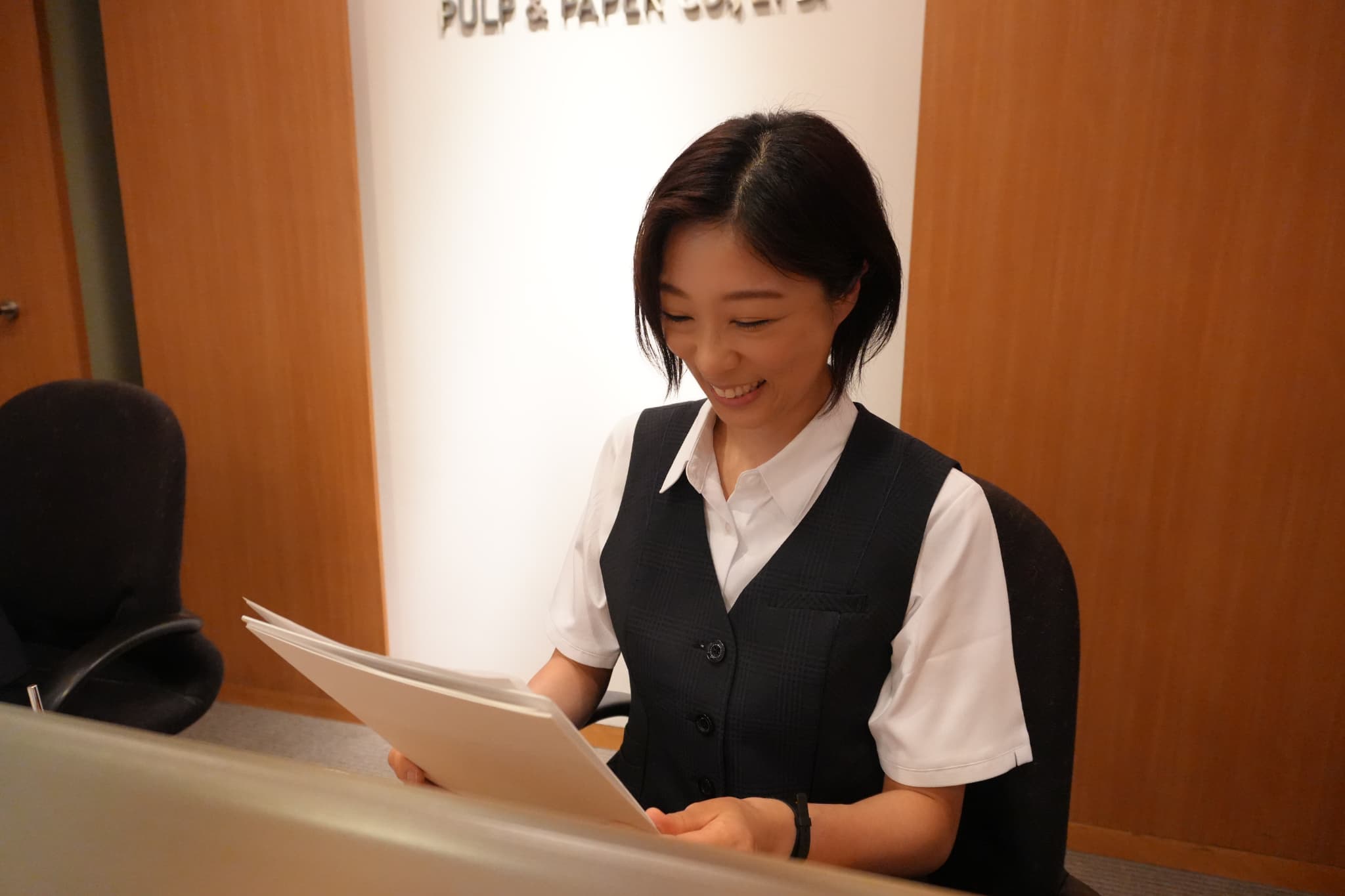 実際に制服を着用したスタッフの写真