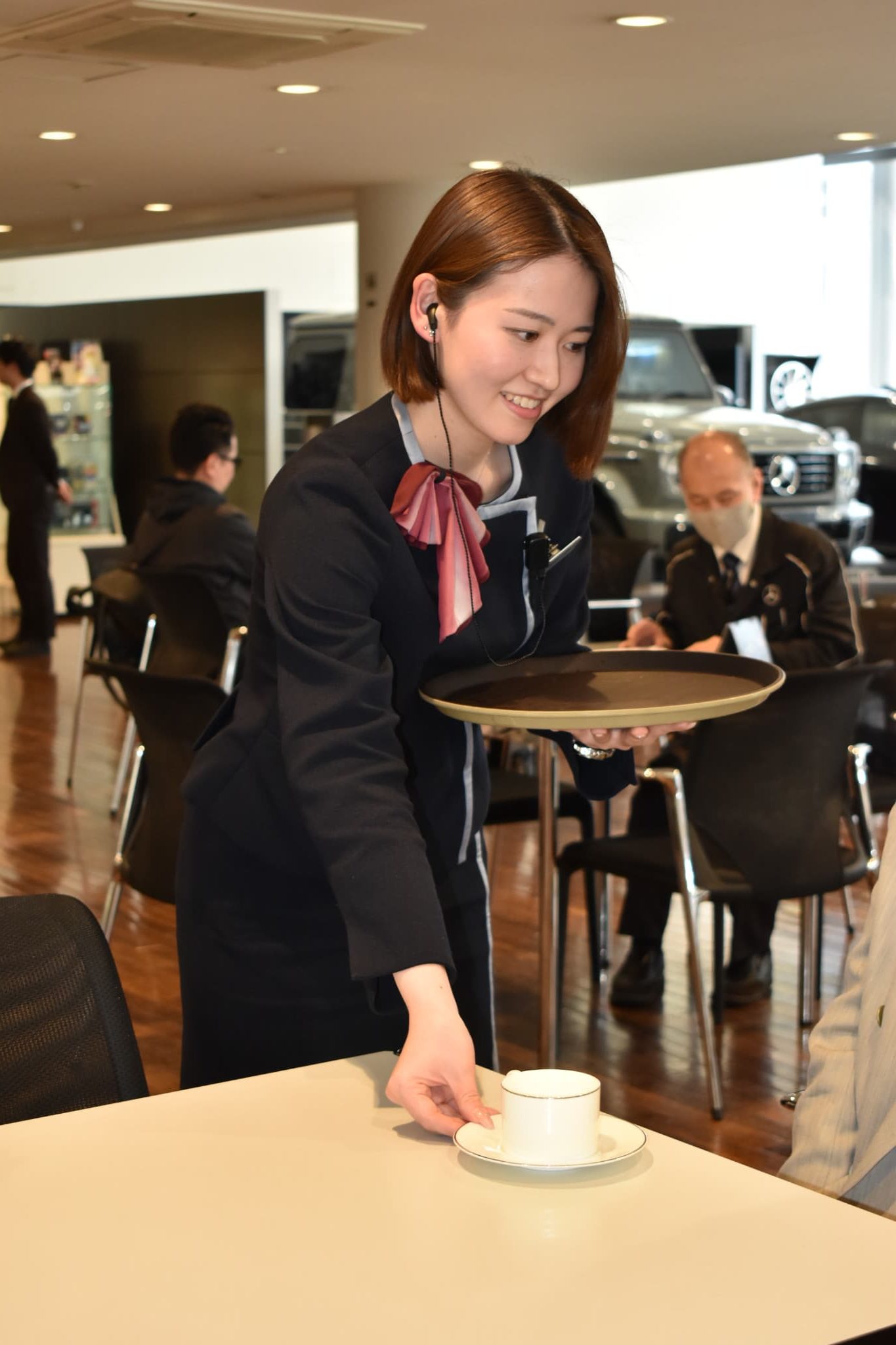 実際に制服を着用したスタッフの写真