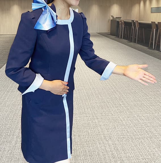 実際に制服を着用したスタッフの写真