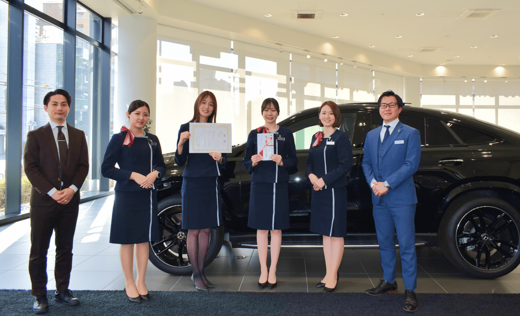実際に制服を着用したスタッフの写真