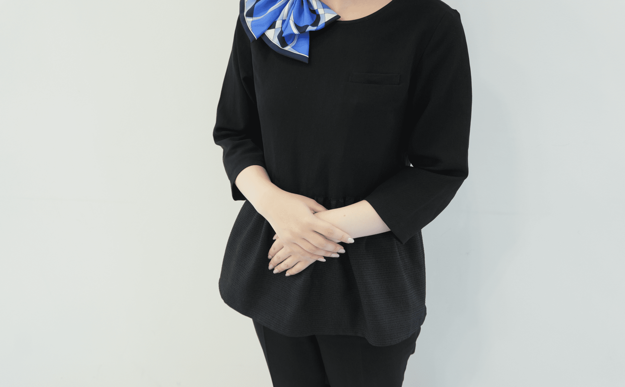 実際に制服を着用したスタッフの写真