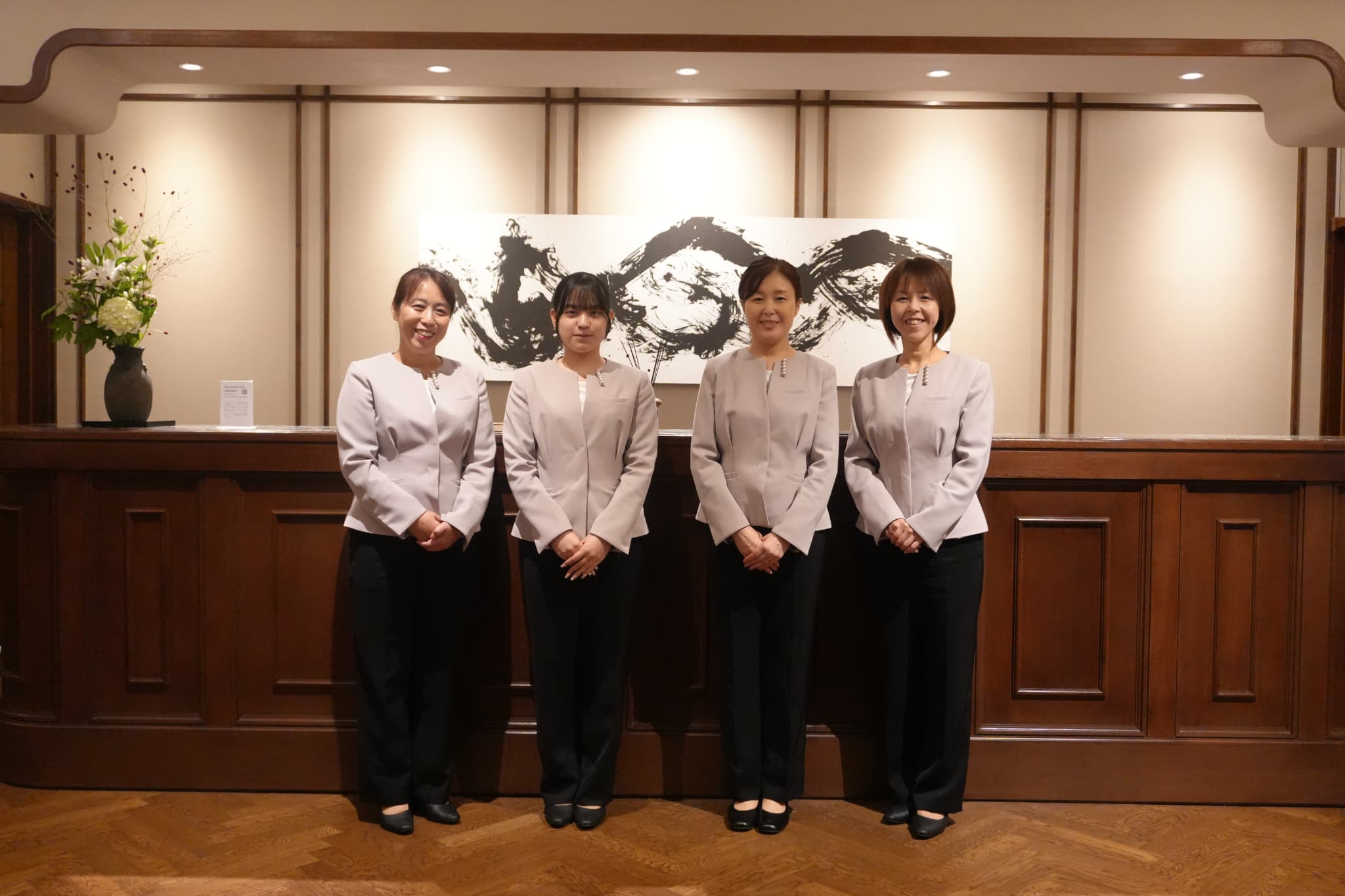 実際に制服を着用したスタッフの写真