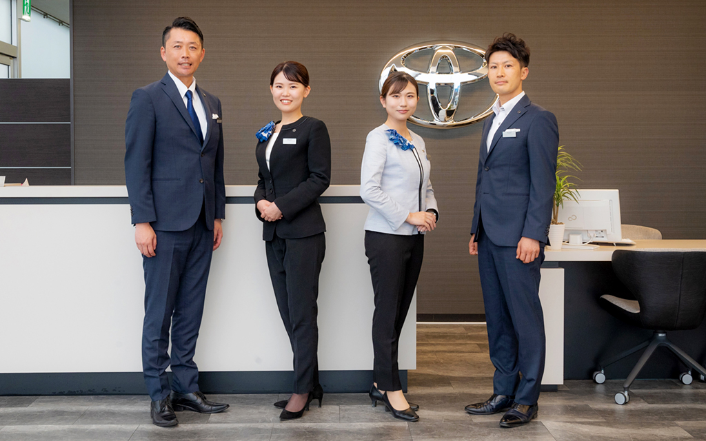 実際に制服を着用している茨城トヨペットのスタッフ