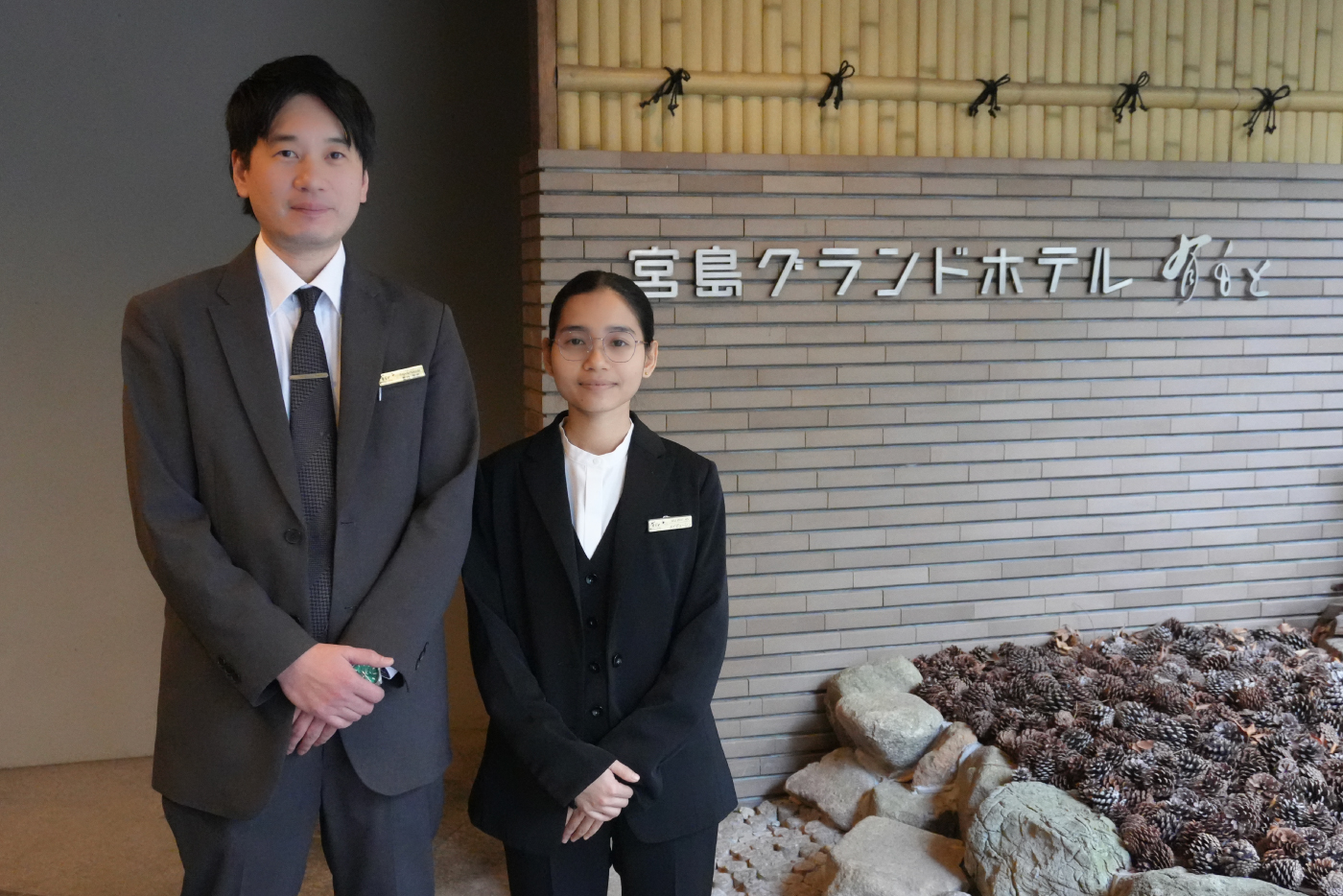 ホテルで働いている人々の様子