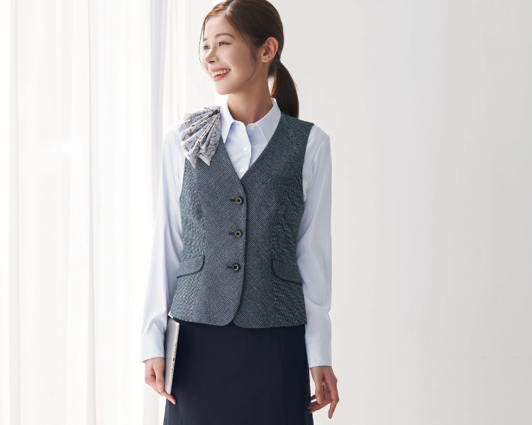 事務服を着ている女性