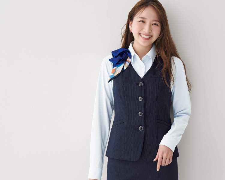 事務服を着ている女性