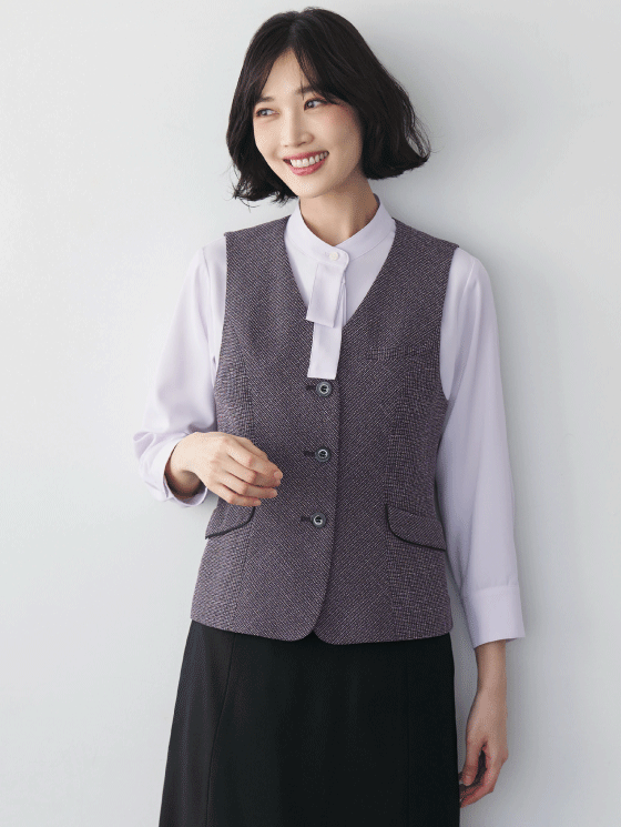 事務服を着ている女性