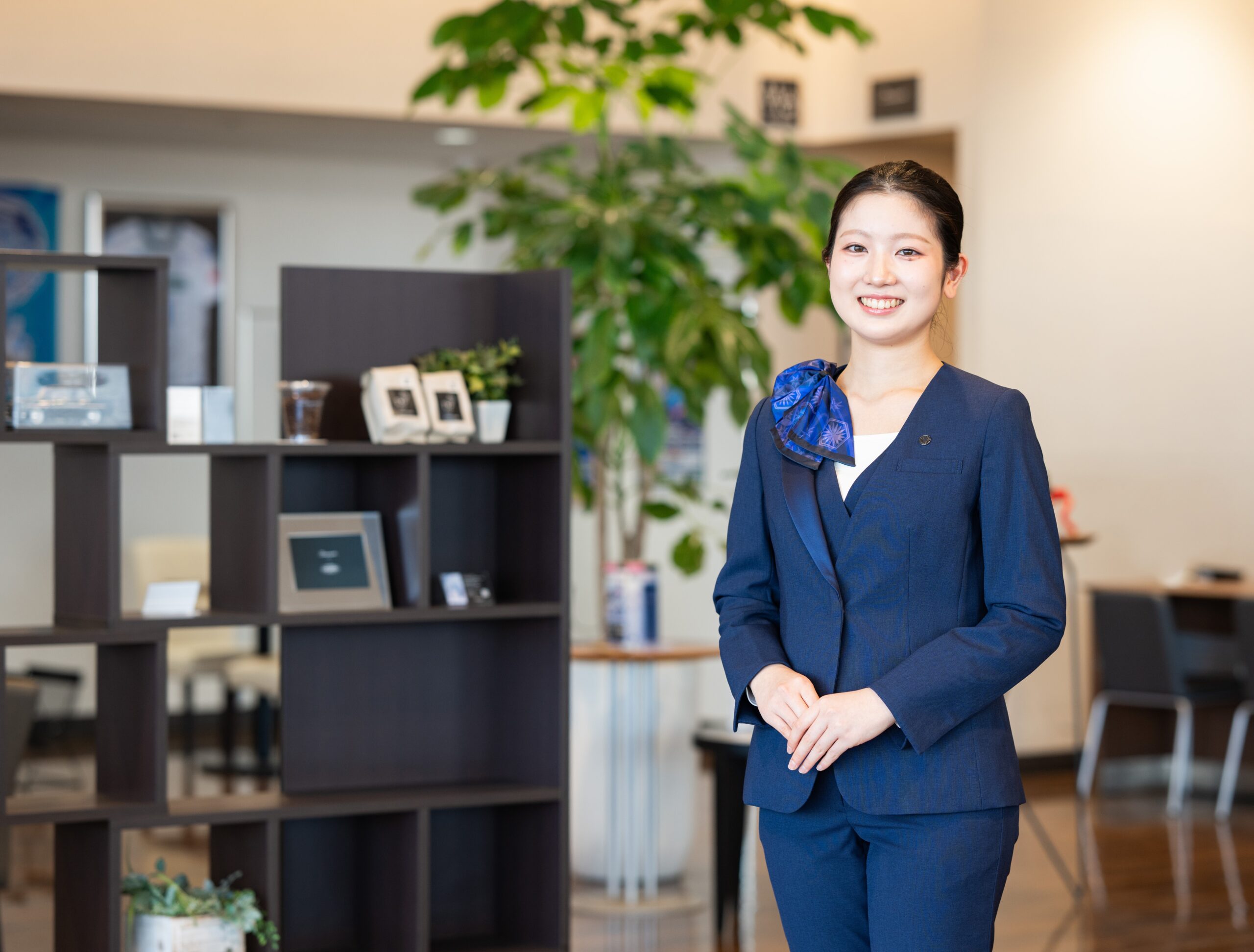 ディーラーで働いている人の様子